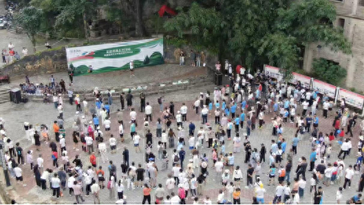 兴义市敬南镇白河村徒步活动举行