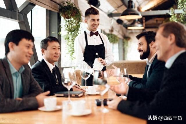 餐饮盘花折法有哪些？（餐饮服务员培训流程六大技能）