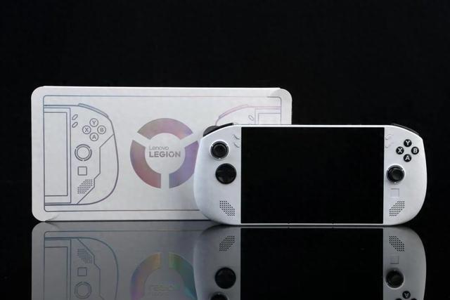 配备长江存储PC411 SSD、畅玩《黑神话：悟空》！联想拯救者Legion Go S游戏掌机体验