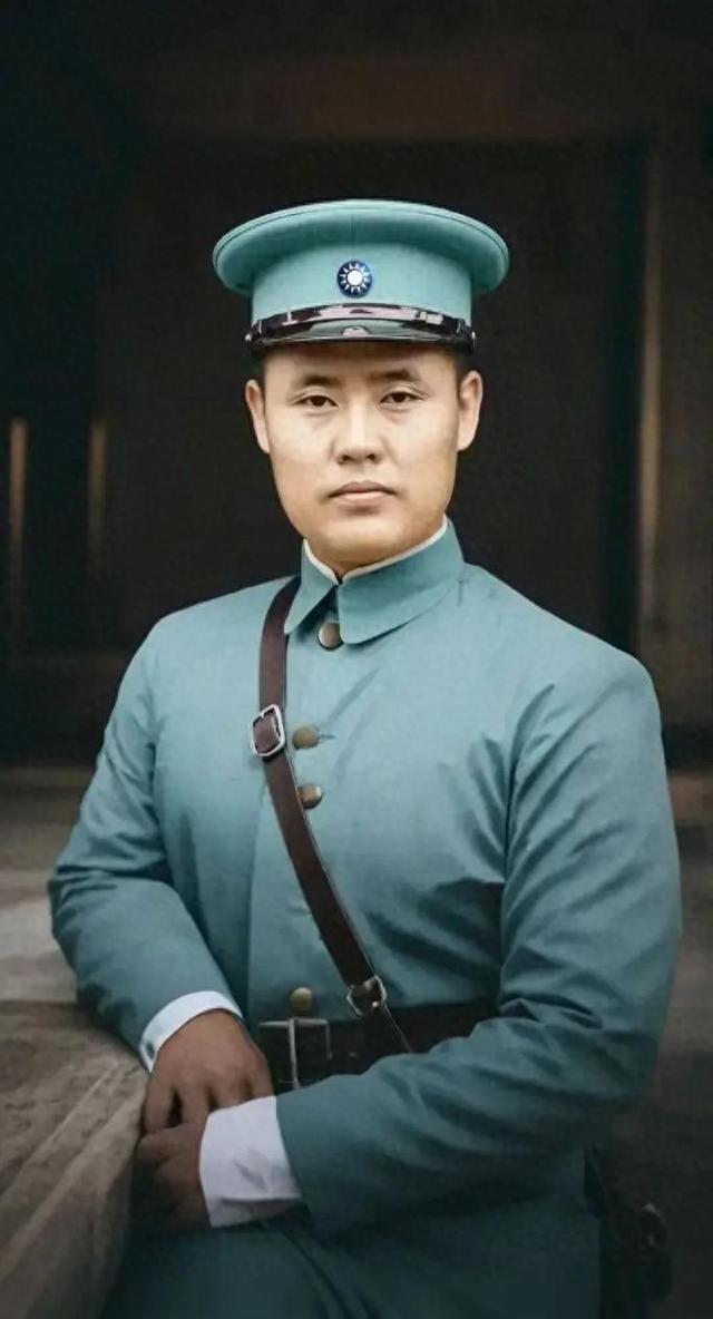 1949年老蒋派人暗杀傅作义，结果女特务莫名死在床上，这是为何？