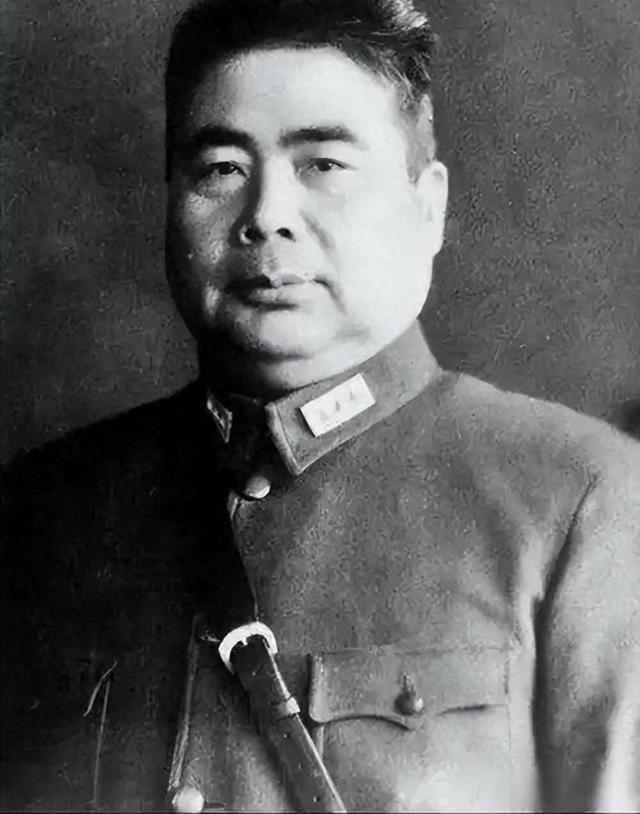 此人官至总司令，将女兵霸占，还点名要宋美龄，最终被活埋黄河边
