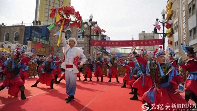 8天假期新疆国际大巴扎接待游客135万余人次 同比增长23.2%
