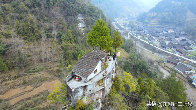 探索湘西奇人，耗资20余年，独自隐居山顶打造世外桃源