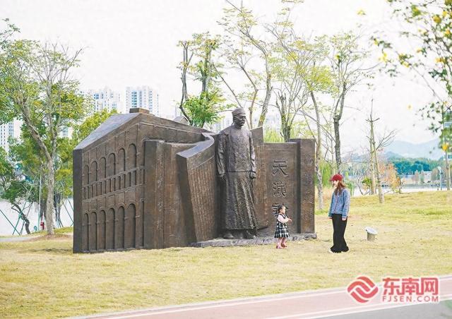 一组以“家国情怀”为主题的侯官文化雕塑群亮相