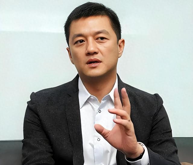 王菲没想到，自己负债累累的前夫李亚鹏，如今凭一个举动口碑暴增