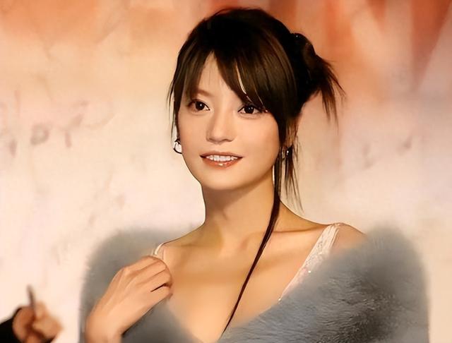 封杀四年，49岁赵薇财力状况接连被扒，结果估计和你想得不一样