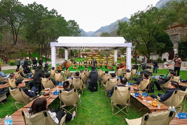 这场云丘山上的围炉茶话，聚焦文旅“流量”如何变“留量”