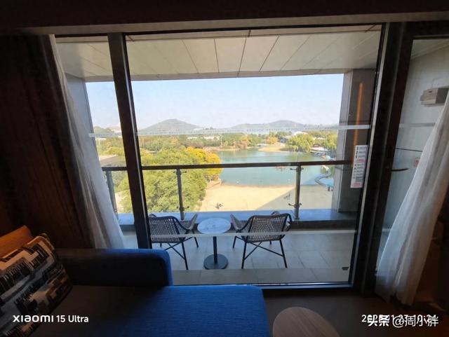 上海GateM西岸梦中心，为开封滨湖商业提供了湖畔松弛感的参考