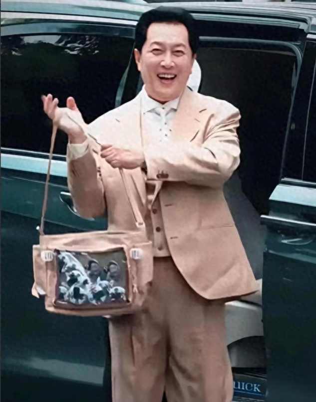 唐国强也没想到，走了35年的前妻，意外让两个残疾儿子承受了恶意