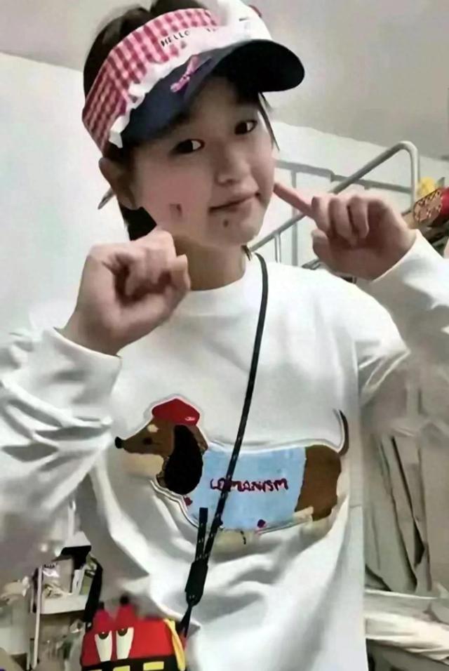 全红婵长成大姑娘了，女大十八变，变的越来越好看了
