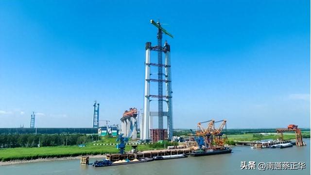 张靖皋长江大桥北航道桥塔柱施工全部完成