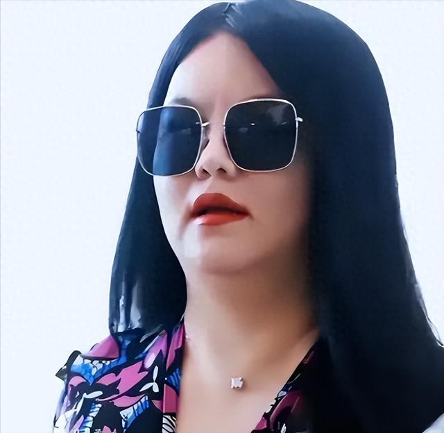 李湘事件升级！家境被扒底朝天，父母身份曝光	，果然不简单