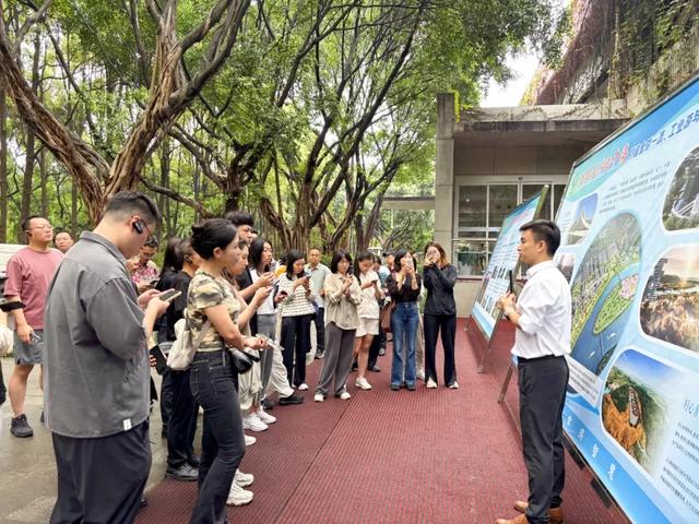 中宣部带队50余名记者，为何集体“沉醉”射洪？