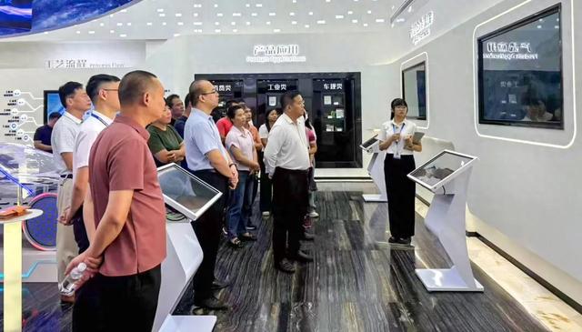罗定社科普及周主题日活动走进微容科技：推动科普纵深发展，助力经济高质量发展