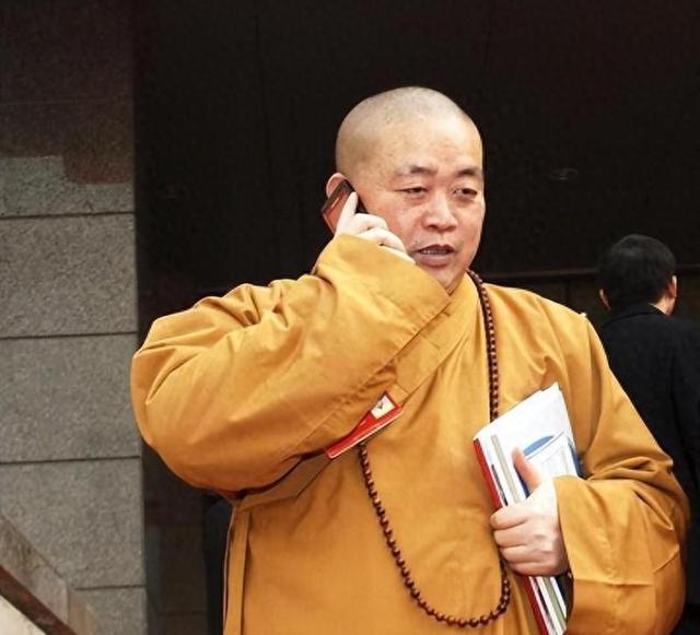 拔萝卜带泥！释永信倒台后，最惨的不是女明星，而是捐了46亿的他