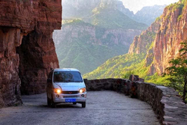 太行天路修通后，这个小山村一天涌入上万游客，村民收入翻番！