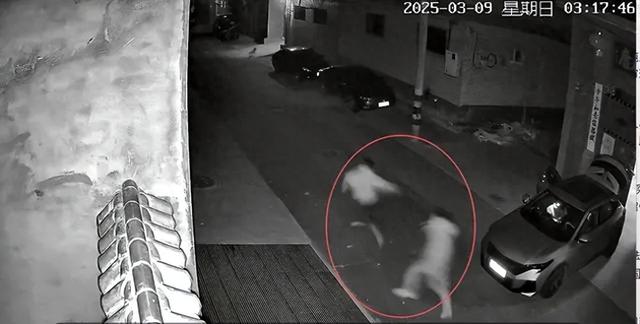 逃出女友房间攻略（男子求复合被拒）