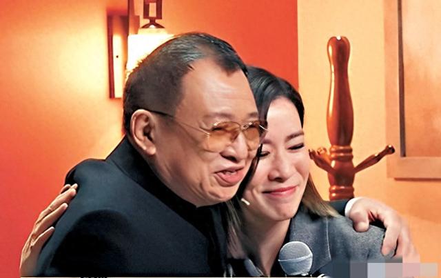 “欢喜哥”许绍雄离开，佘诗曼泪洒现场！