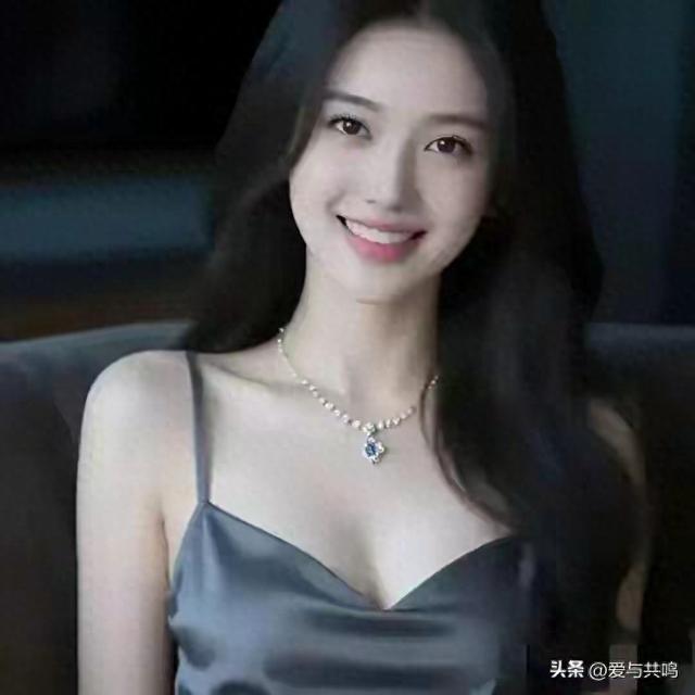 重庆一校花，172cm身段45kg，美得太犯规，让人移不开眼