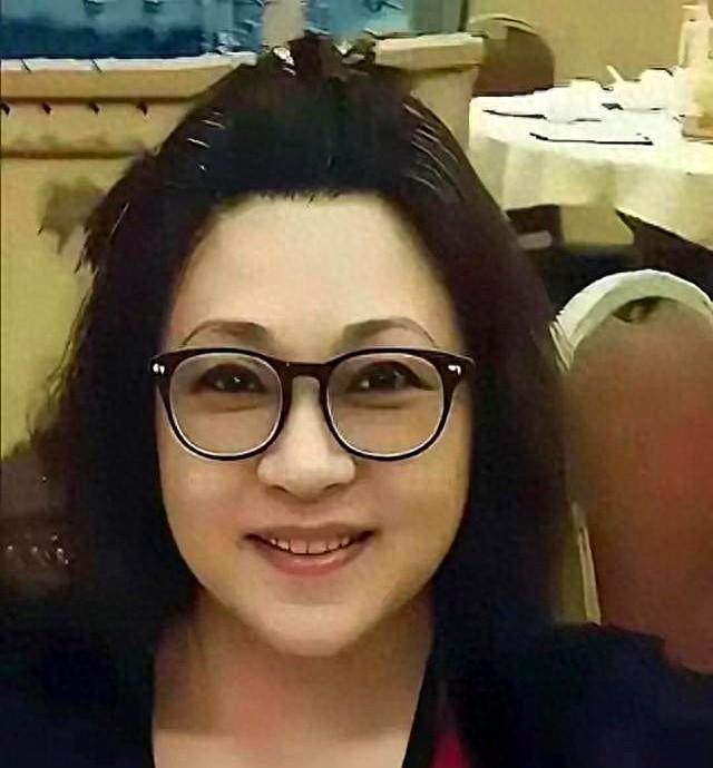 2005年黄秋燕再婚，在美国开了美容院日子温馨幸福，现定居北京