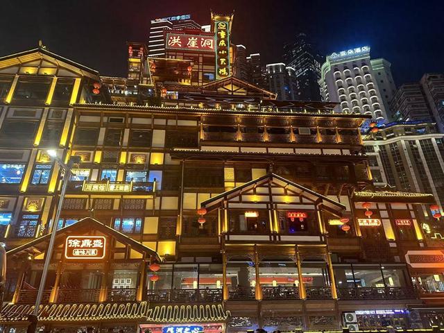 洪崖洞，夜山城的璀璨星河