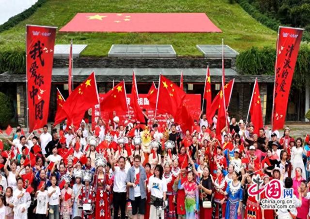 武陵源索溪峪街道联合黄龙洞景区共绘同心画卷
