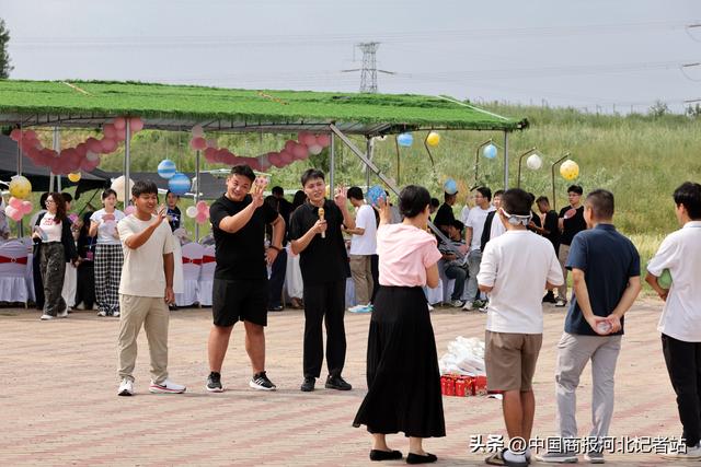 河北广宗县举办“骑遇甜蜜·青春同行”活动单身青年共赴浪漫之约