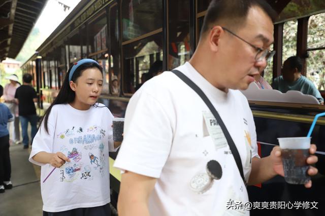 修文县桃源河景区宠游客推出赠送活动：乘坐小火车品咖啡 沿途赏美景寻宝采摘
