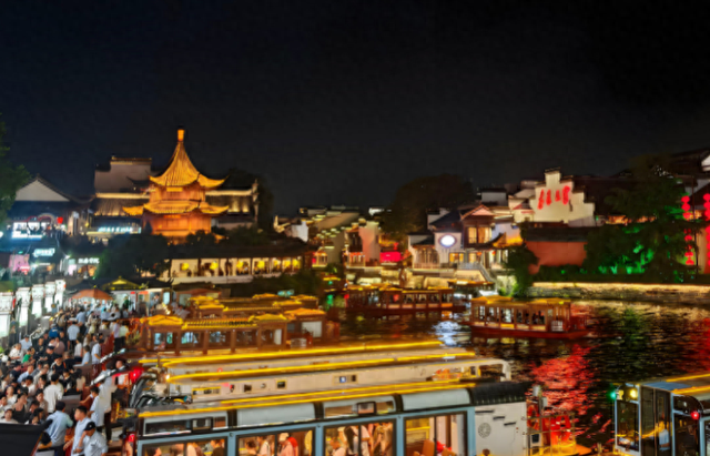 南京“黄金周”成全国最火城市，南京商旅“夜泊秦淮”登上顶流