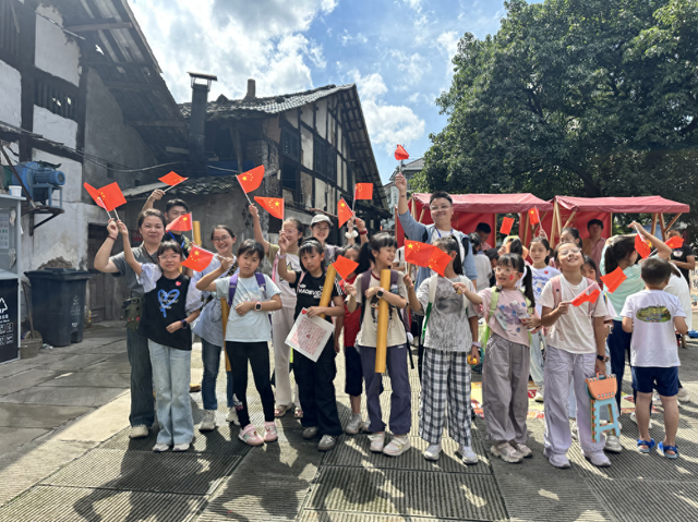 长街宴里的“新韵重庆”：偏岩古镇绽放和美乡村烟火气
