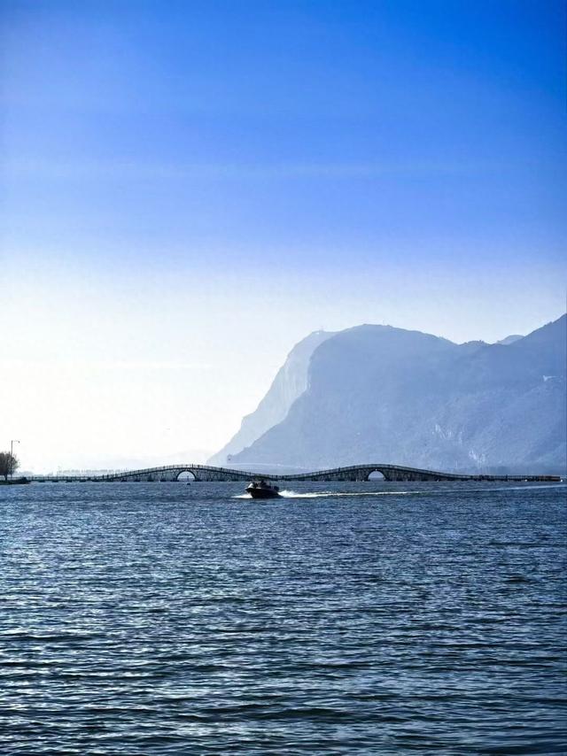 七孔浮桥牵手开合浮桥，把草海后海东风坝的氛围感拉满