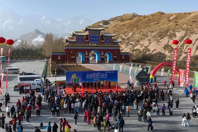 祁连山下燃激情——2025年“双11”全国持杖行走联动日(张掖肃南站)活动成功举办