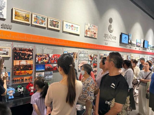 文化服务进家门 点亮残疾人多彩生活 朔方路街道开展“向光而行 共绘生活”主题活动