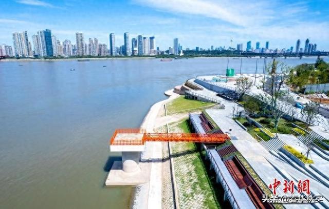 江汉潮涌、万象新生