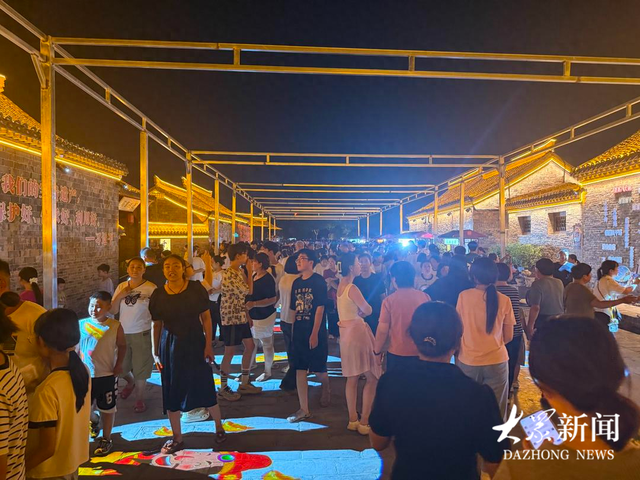 历史文化景区玩起NPC，夜游经济带火一座城