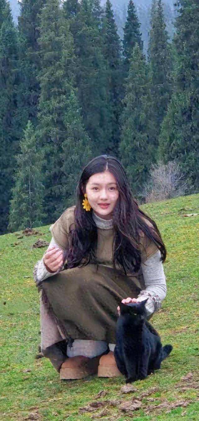 大S翻版惊现新疆！女大学生小悠神似本尊