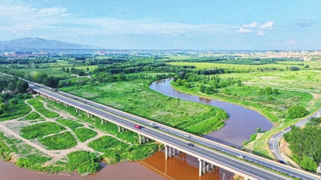 稷山县汾河沿岸生机勃勃、绿意盎然