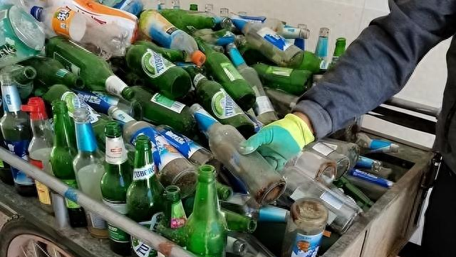 空啤酒瓶能卖吗？多少钱一个（以前2毛一个）