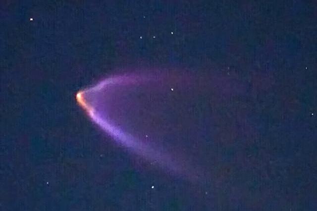 神舟二十一号飞船一箭穿月，掠月而过！