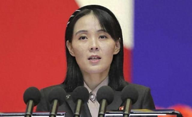 还敢惹怒中国？美舰刚过航台海，3国联合军演，朝鲜立马出头，警告保持核武应战态势