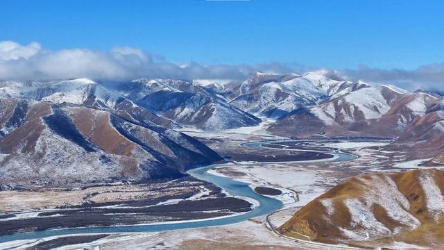 甘肃玛曲：流凌逐浪黄河岸冰花绽作雪域笺
