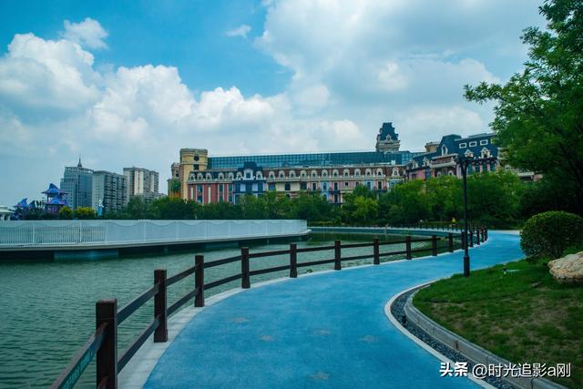 北国未来城周边：邂逅一场蓝天与建筑的视觉盛宴！