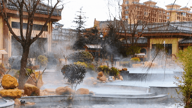 天与海之间的温热休止符：在烟台，泡着温泉看大海