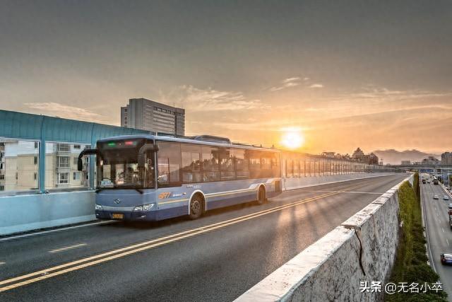 厦门BRT简直是快速公交的天花板，国内大城市应该大力推广