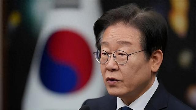 李在明拒绝出席中国阅兵，王毅挂断电话，送了韩国一句话