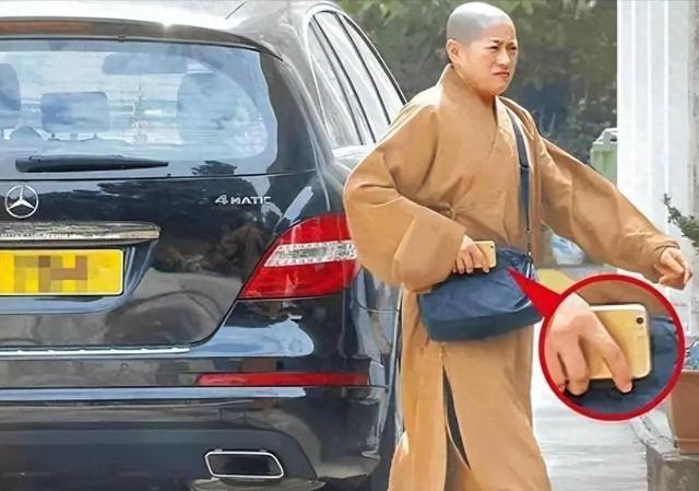 揭秘尼姑庵真相：表面佛门实则妓院，穿黑丝戴假发，香客人来人往