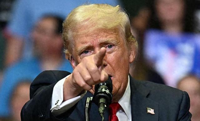 特朗普四字回应暴露：对台111亿军售的代价，美国藏不住了？