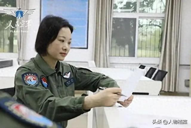 阅兵女机长身份曝光!私生活被扒牺牲太大，老公不简单，央视点名