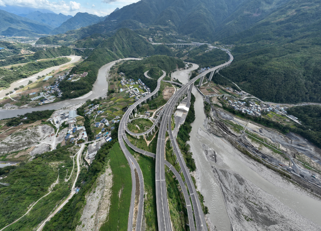 月底通车！九绵高速2026年前全线免费，成都4小时飙拢九寨沟县
