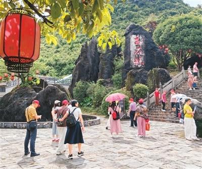 广西贺州玉石林：露天采矿区变身旅游区